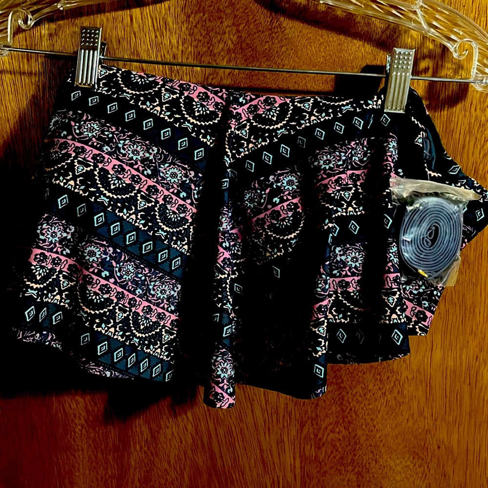 NWT Xhilaration plus 24W bikini top. With removable straps